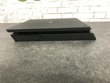 Sony PlayStation 4 Slim Console - 500GB - Playstation 4 - Outlet (Defective Internet port)